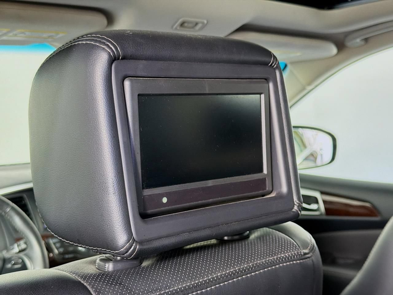 Used 2015 Nissan Pathfinder Platinum w/ Family Entertainment Package AWD/4WD image 43