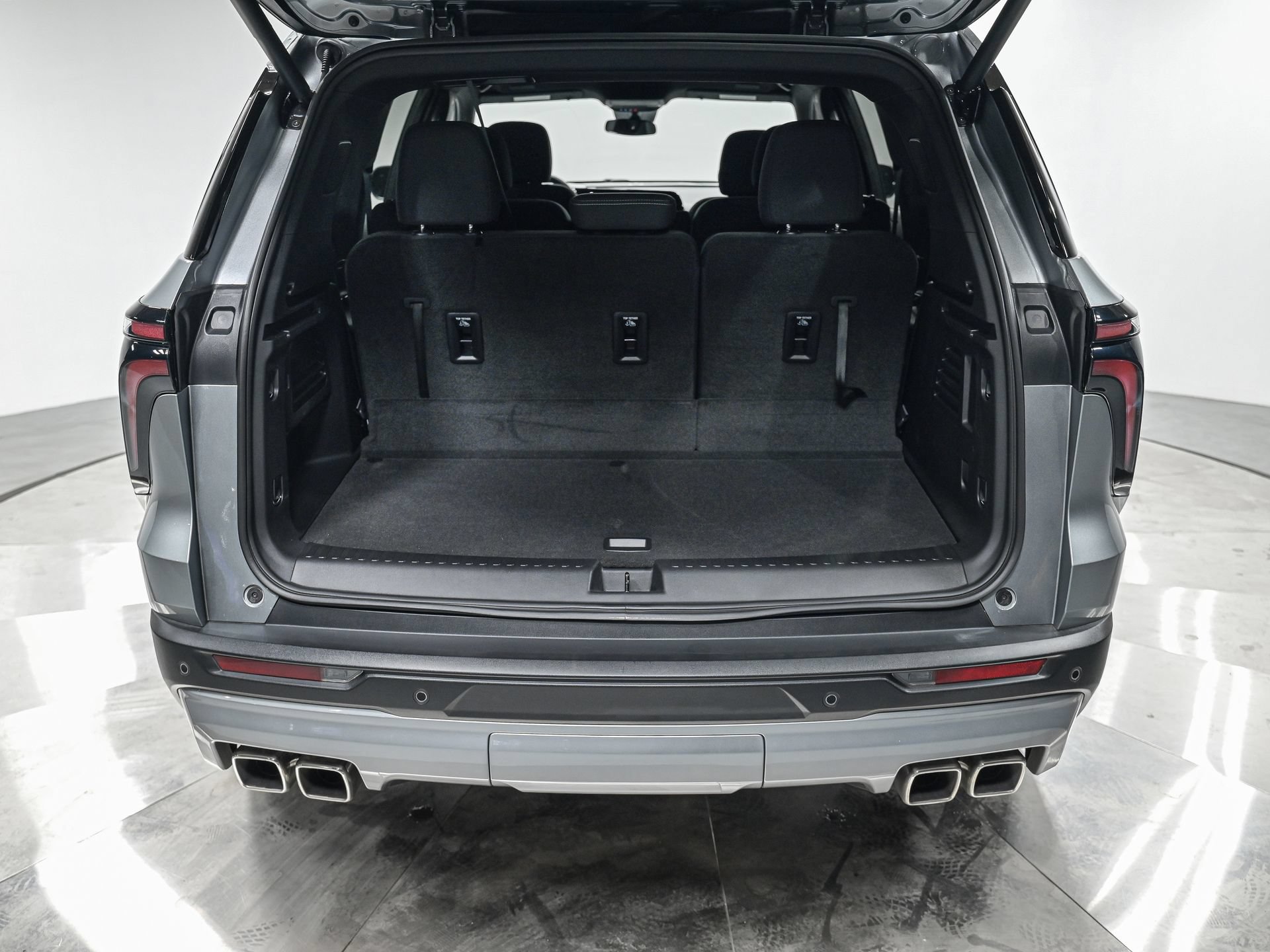 Used 2024 Chevrolet Traverse LS FWD image 6
