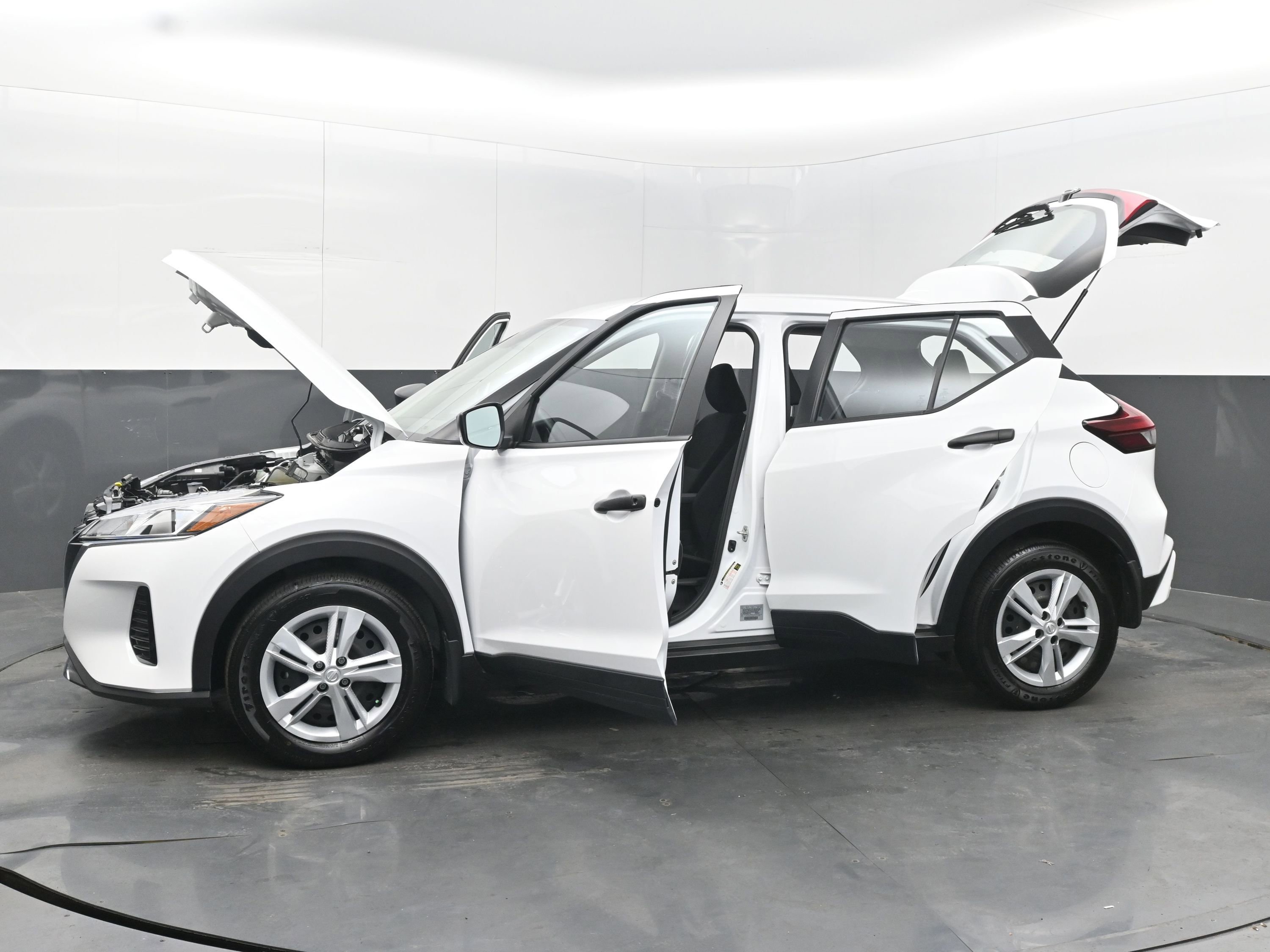 Certified 2025 Nissan Kicks Play S image 40