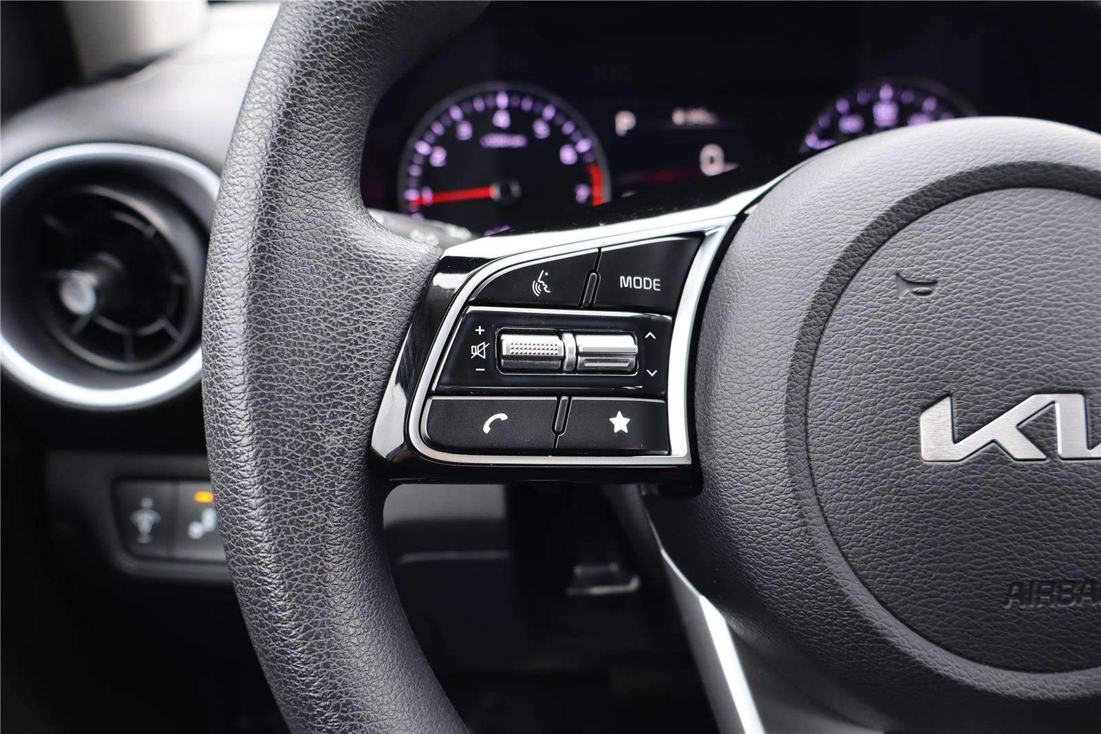 Certified 2023 Kia Forte LXS w/ LXS Technology Package image 18