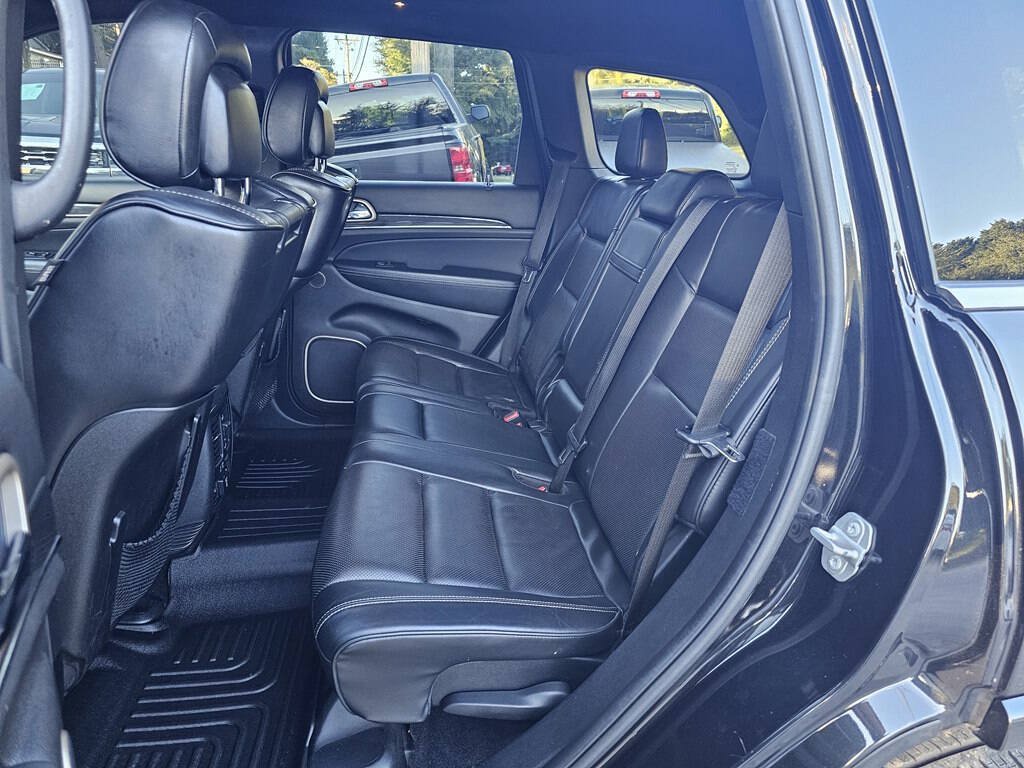 Used 2016 Jeep Grand Cherokee Overland w/ Advanced Technology Group AWD/4WD image 13