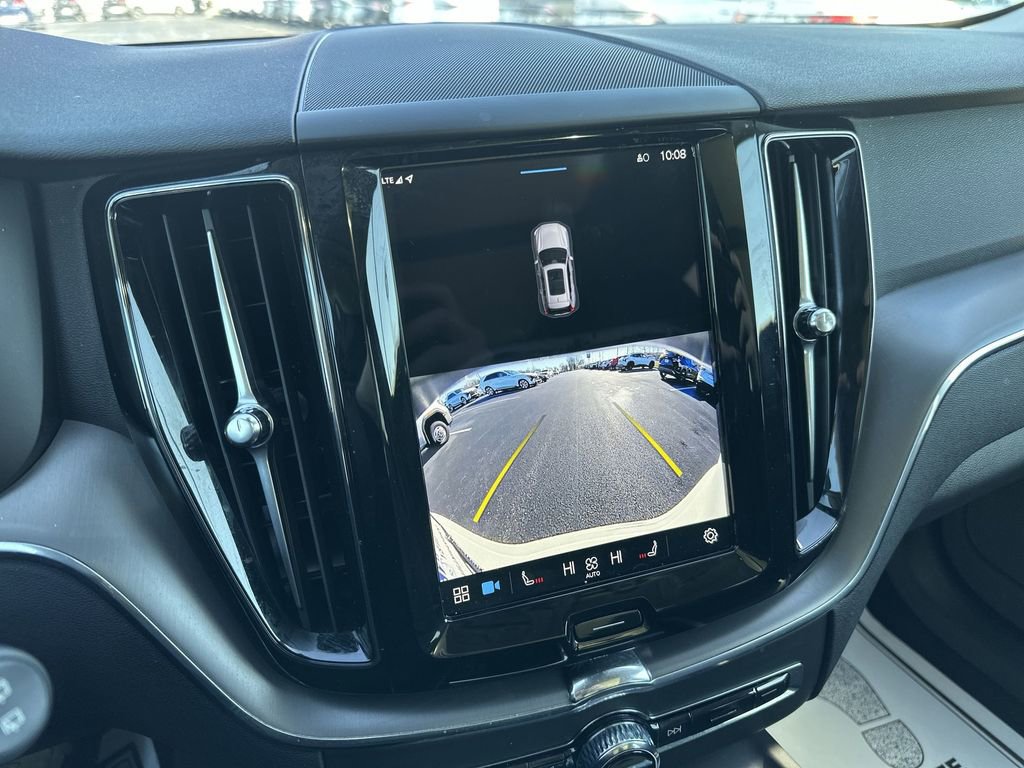 Used 2025 Volvo XC60 B5 Core image 17