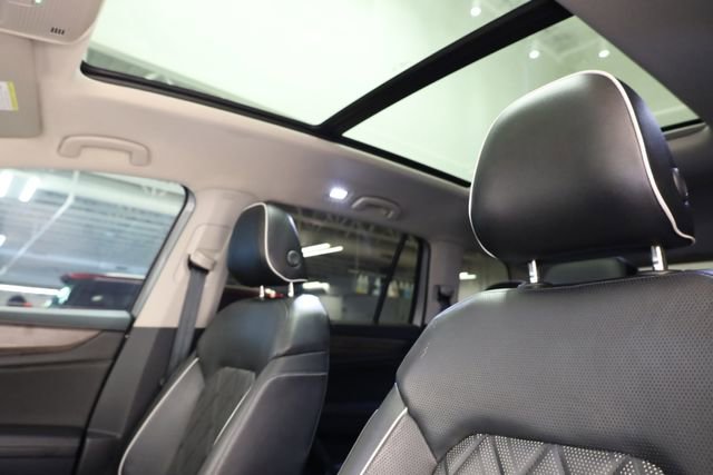 Used 2024 Volkswagen Atlas SEL Premium R-Line image 28