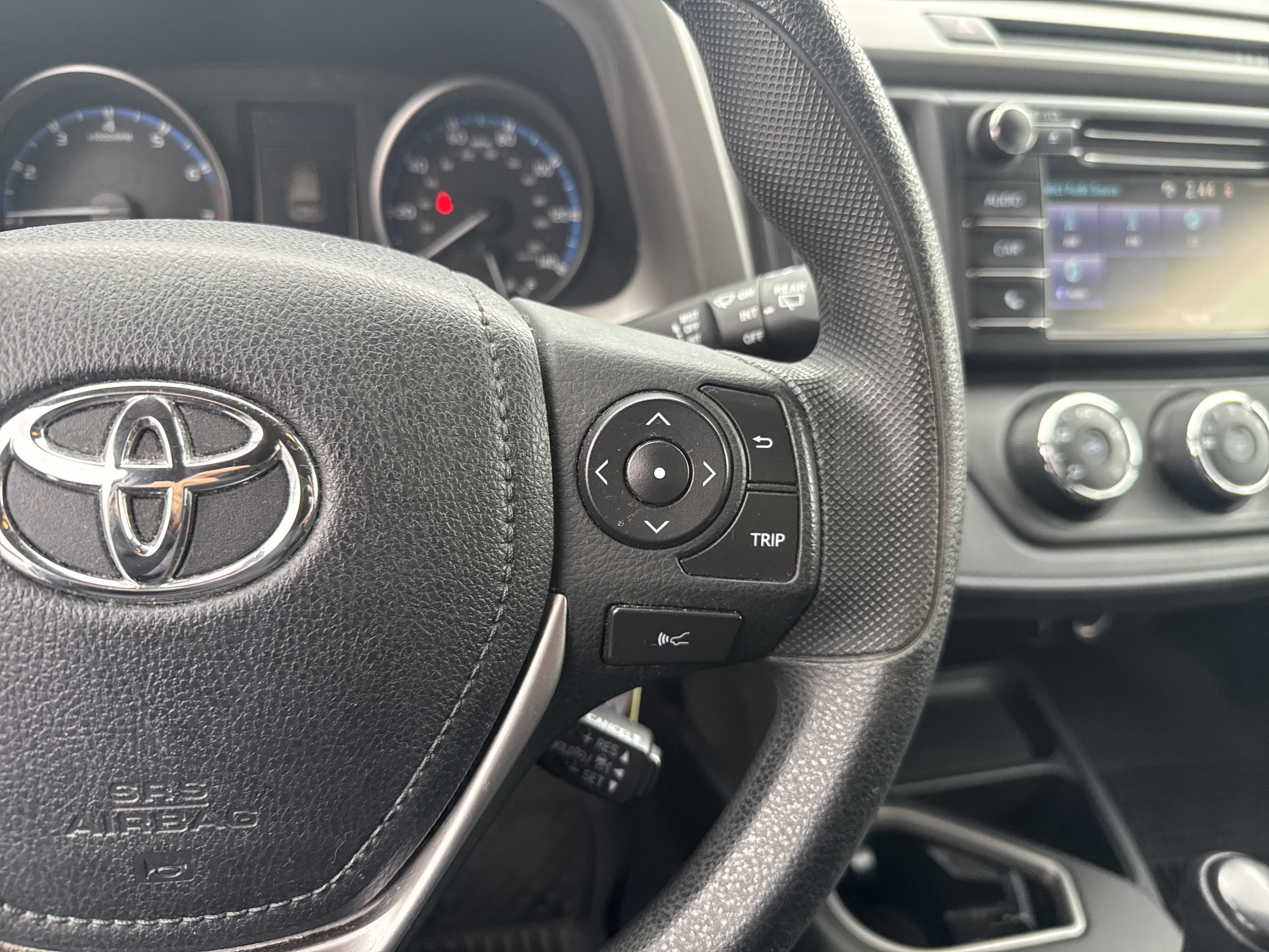 Used 2017 Toyota RAV4 LE image 19