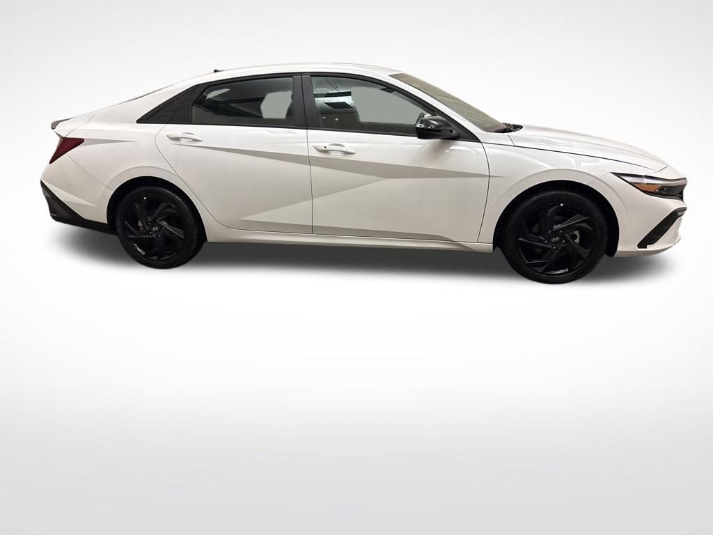 Certified 2026 Hyundai Elantra Sport FWD image 4