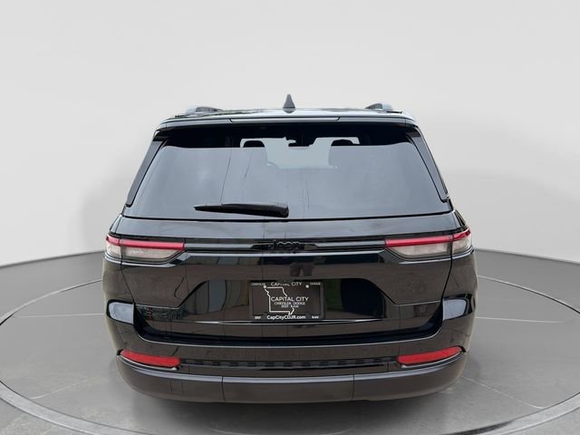 Used 2024 Jeep Grand Cherokee Altitude AWD/4WD image 5