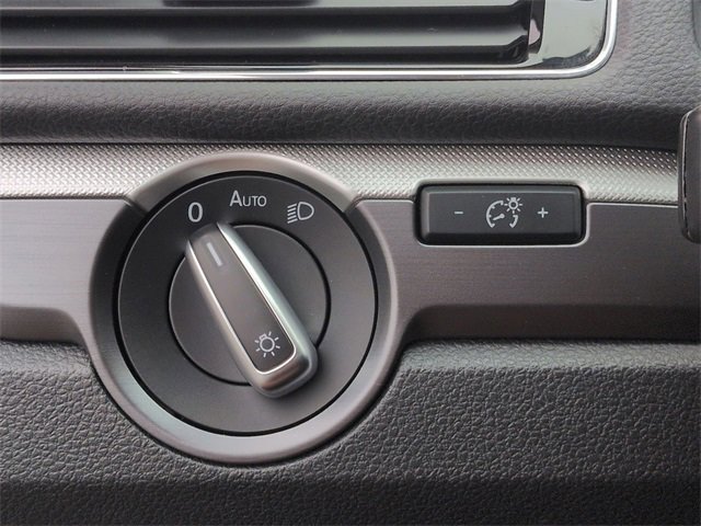 Used 2017 Volkswagen Passat 1.8T R-Line image 14