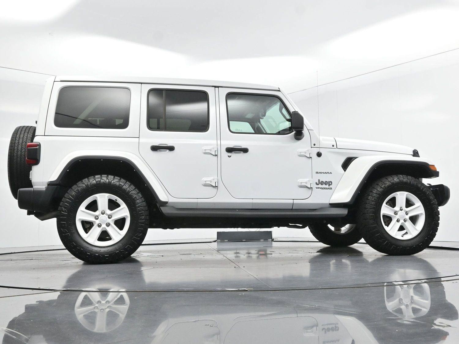 Used 2022 Jeep Wrangler Unlimited Sahara w/ LED Lighting Group AWD/4WD image 53