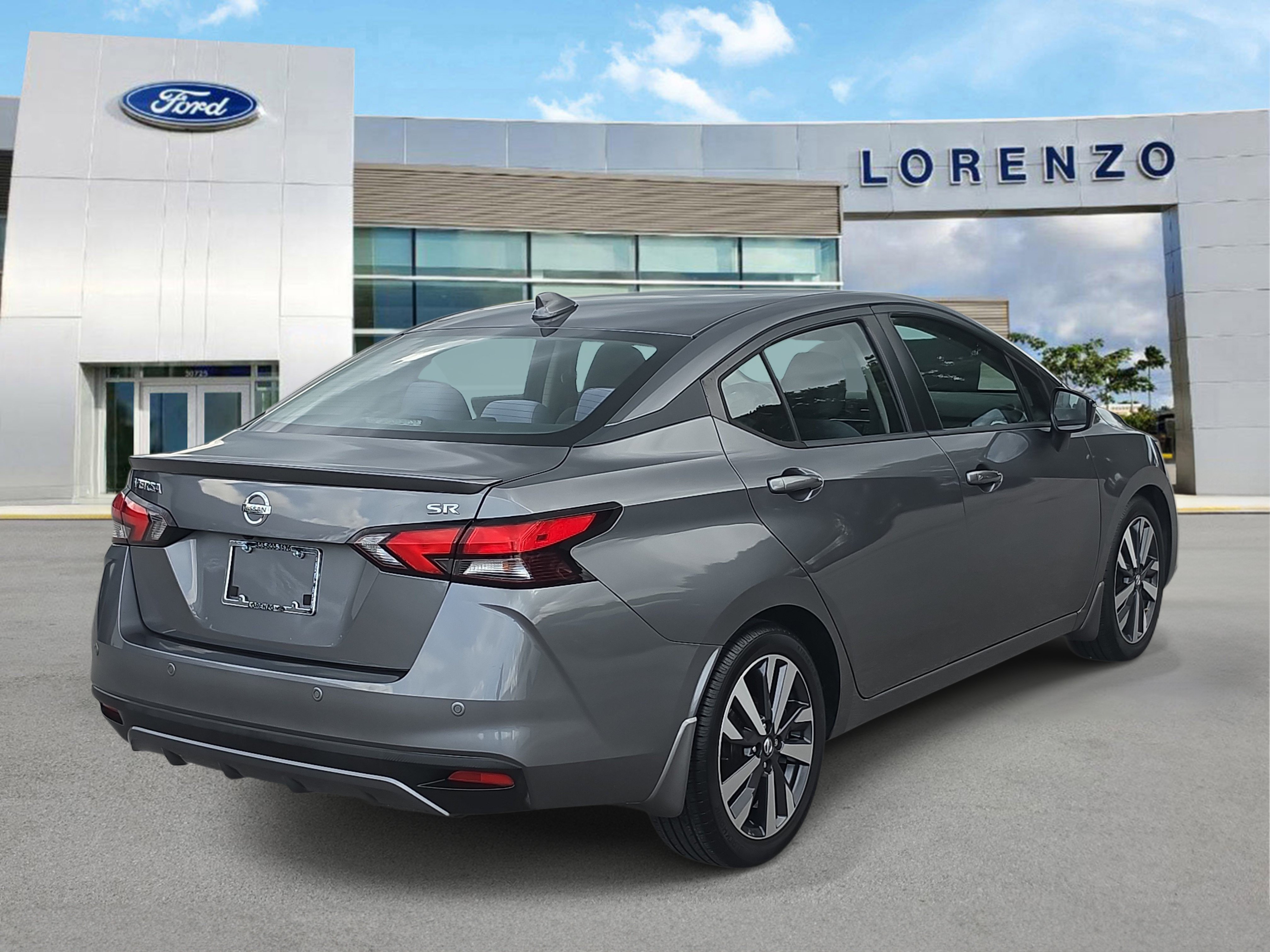 Used 2020 Nissan Versa SR FWD image 4