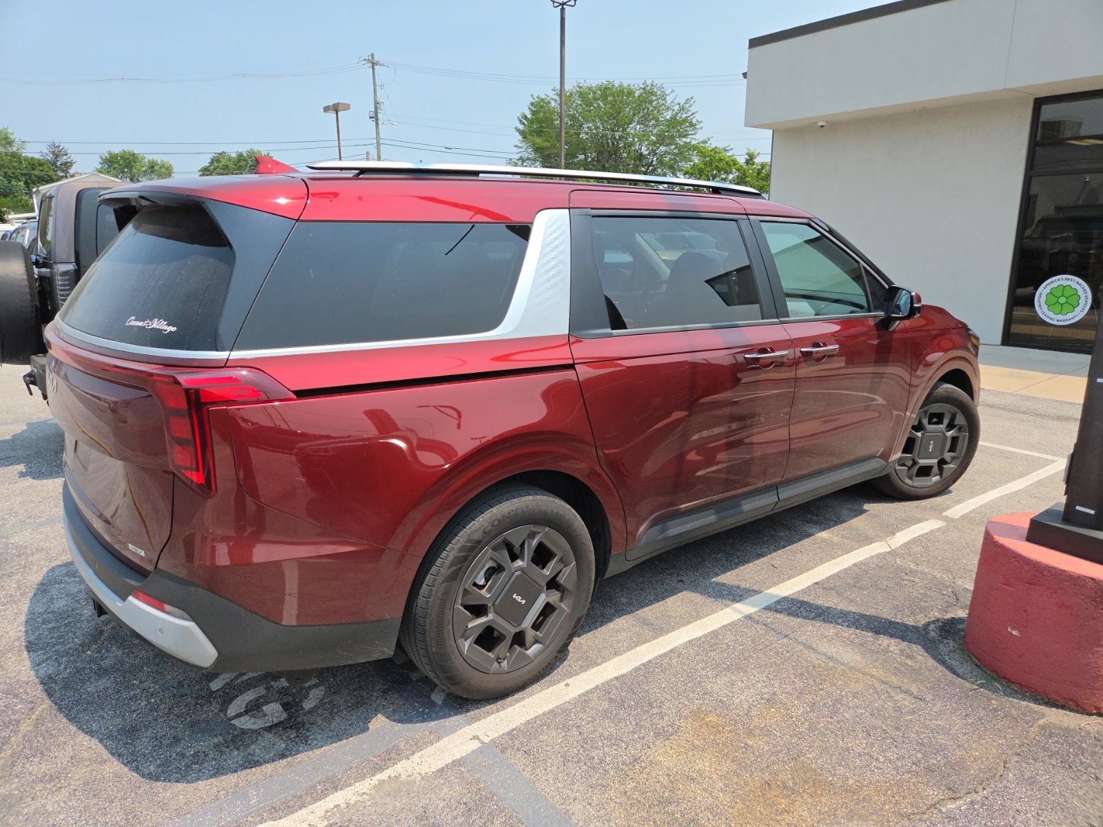 Used 2025 Kia Carnival EX FWD image 14