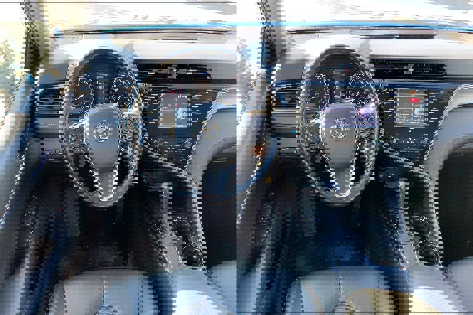 Used 2020 Toyota Camry SE image 6