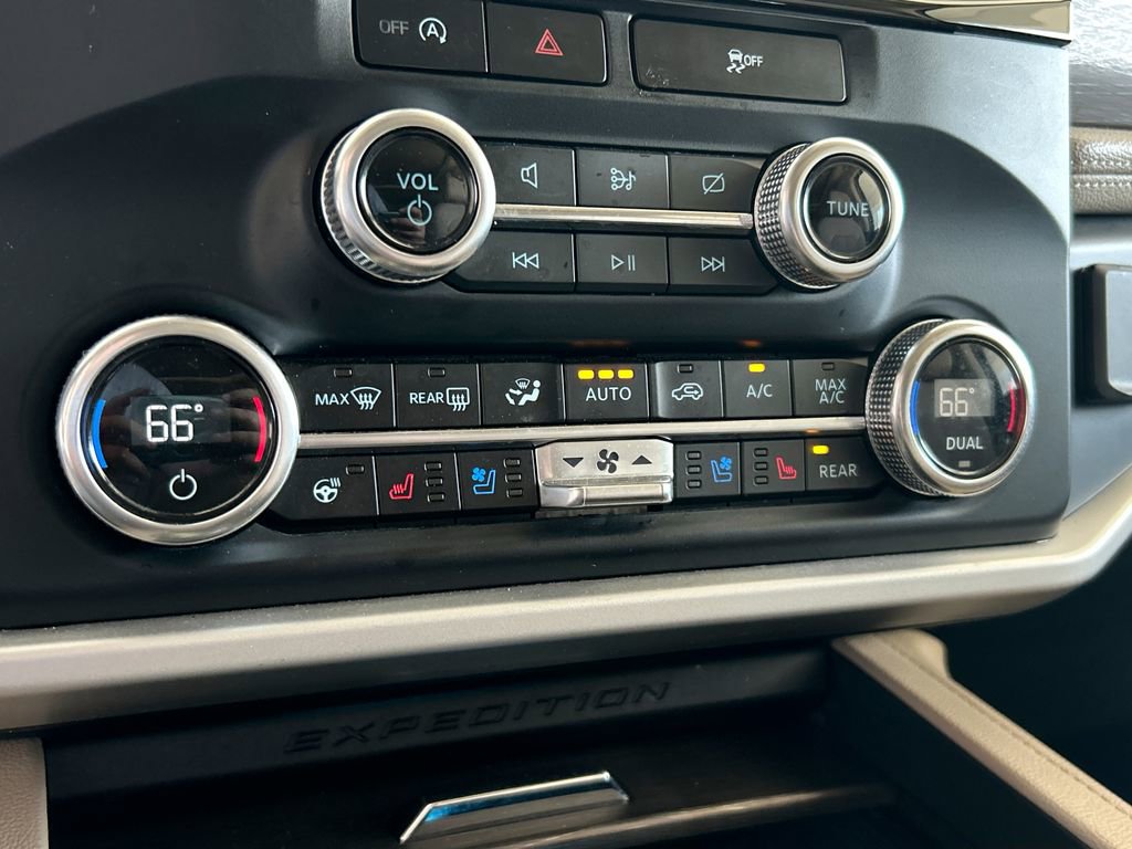 Used 2024 Ford Expedition Limited image 29