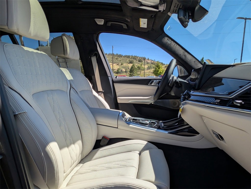 New 2026 BMW X7 M60i image 23