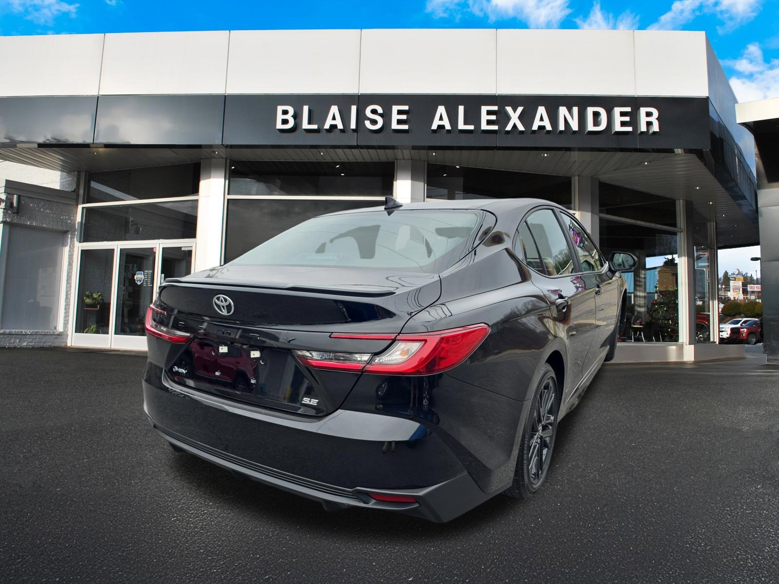 Used 2025 Toyota Camry SE FWD image 3