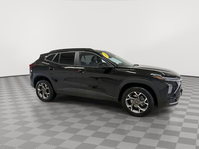 Certified 2025 Chevrolet Trax LT w/ LT Convenience Package image 13