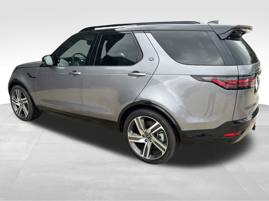 New 2024 Land Rover Discovery Dynamic SE image 7