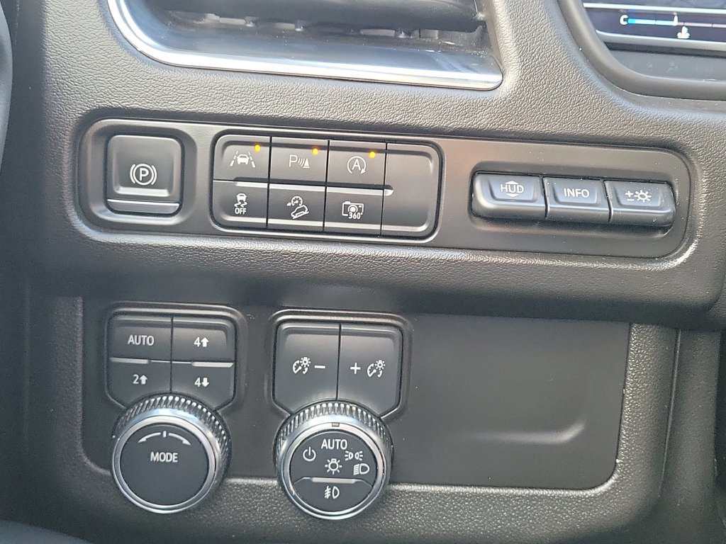 Used 2023 GMC Yukon AT4 w/ AT4 Premium Package AWD/4WD image 12