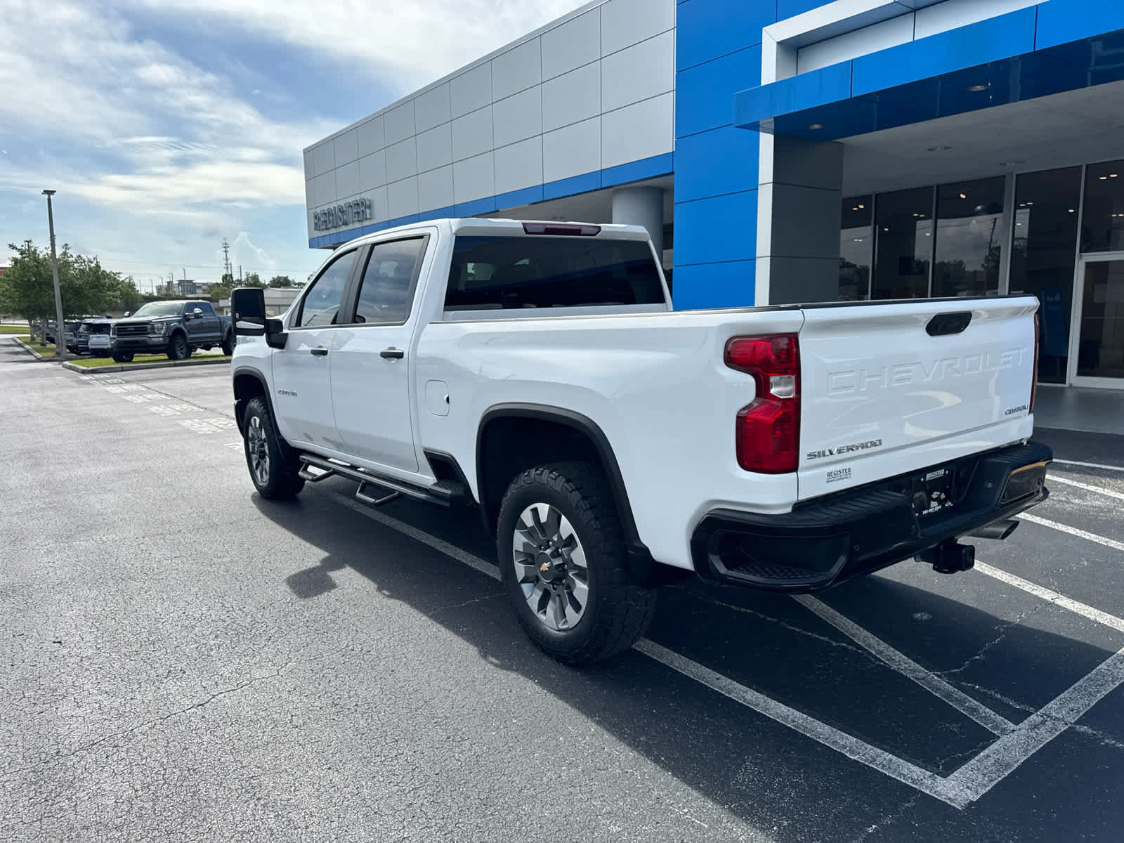 Used 2025 Chevrolet Silverado 2500 Custom w/ Custom Value Package AWD/4WD image 4