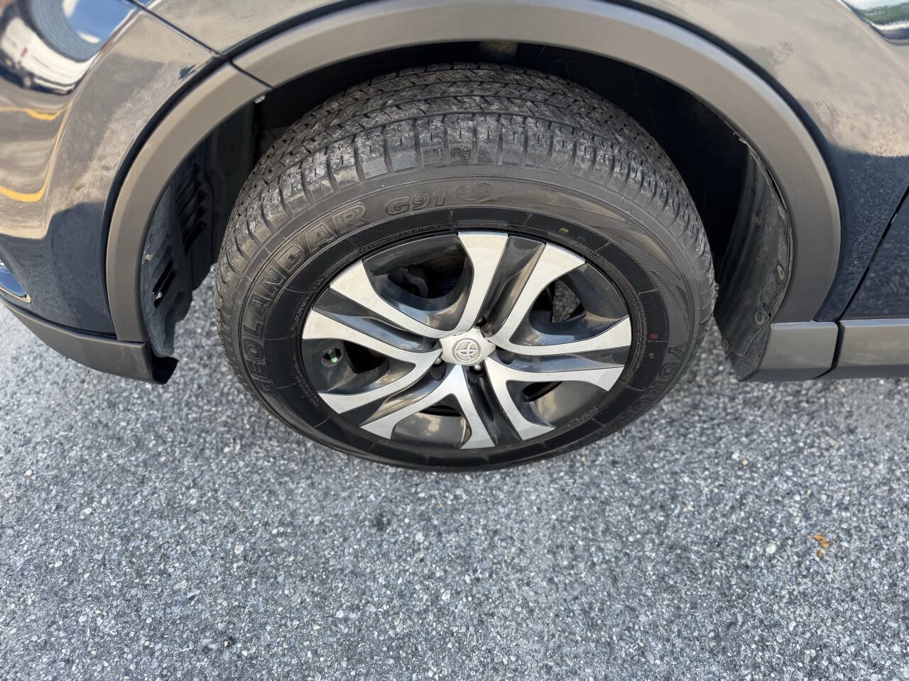 Used 2018 Toyota RAV4 LE w/ All Weather Liner Package AWD/4WD image 55