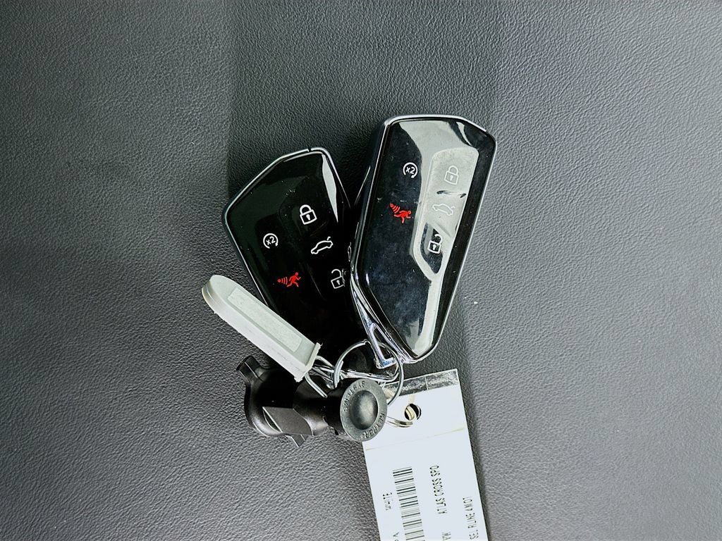 Used 2024 Volkswagen Atlas Cross Sport SEL R-Line AWD/4WD image 34
