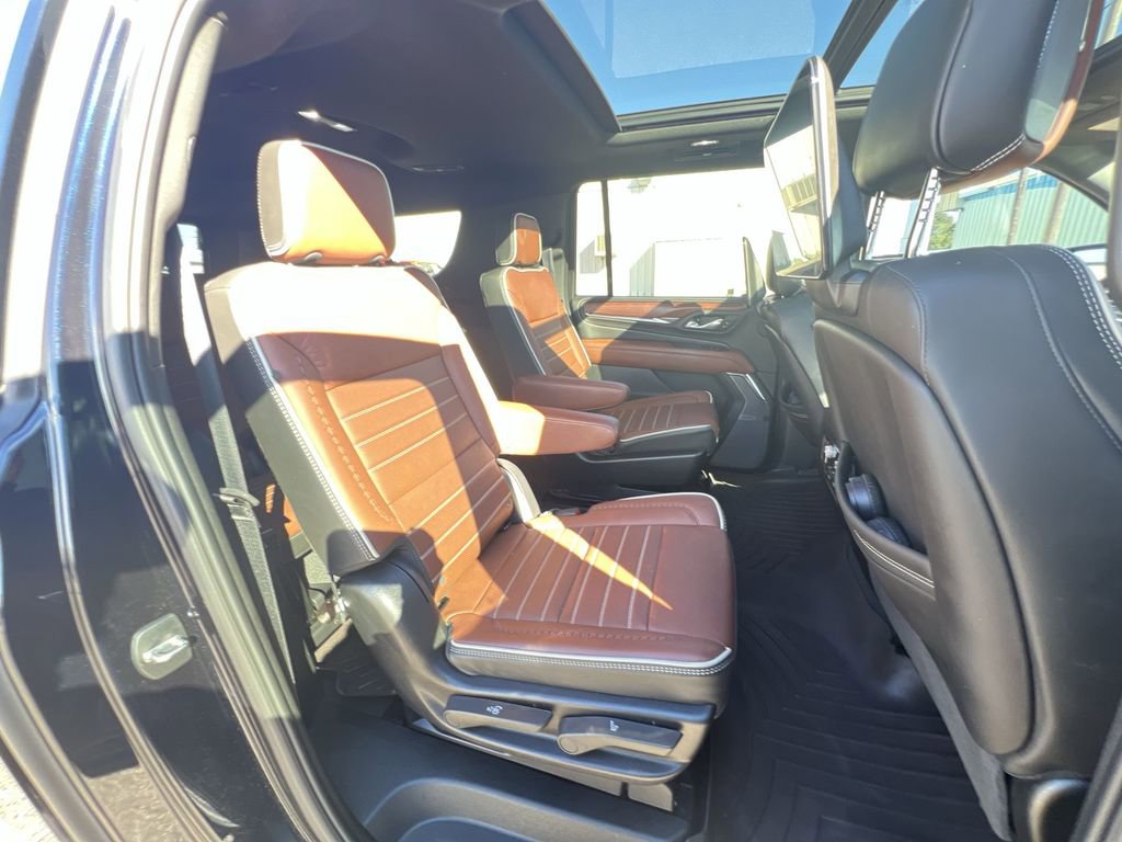 Used 2023 GMC Yukon XL Denali Ultimate image 28