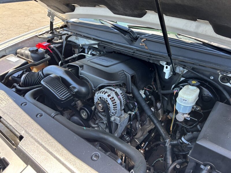 Used 2010 Chevrolet Tahoe LT AWD/4WD image 25