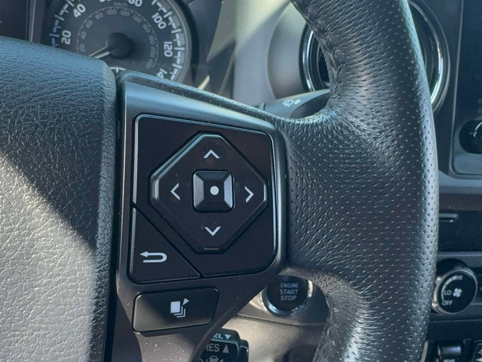 Used 2019 Toyota Tacoma TRD Off-Road image 17