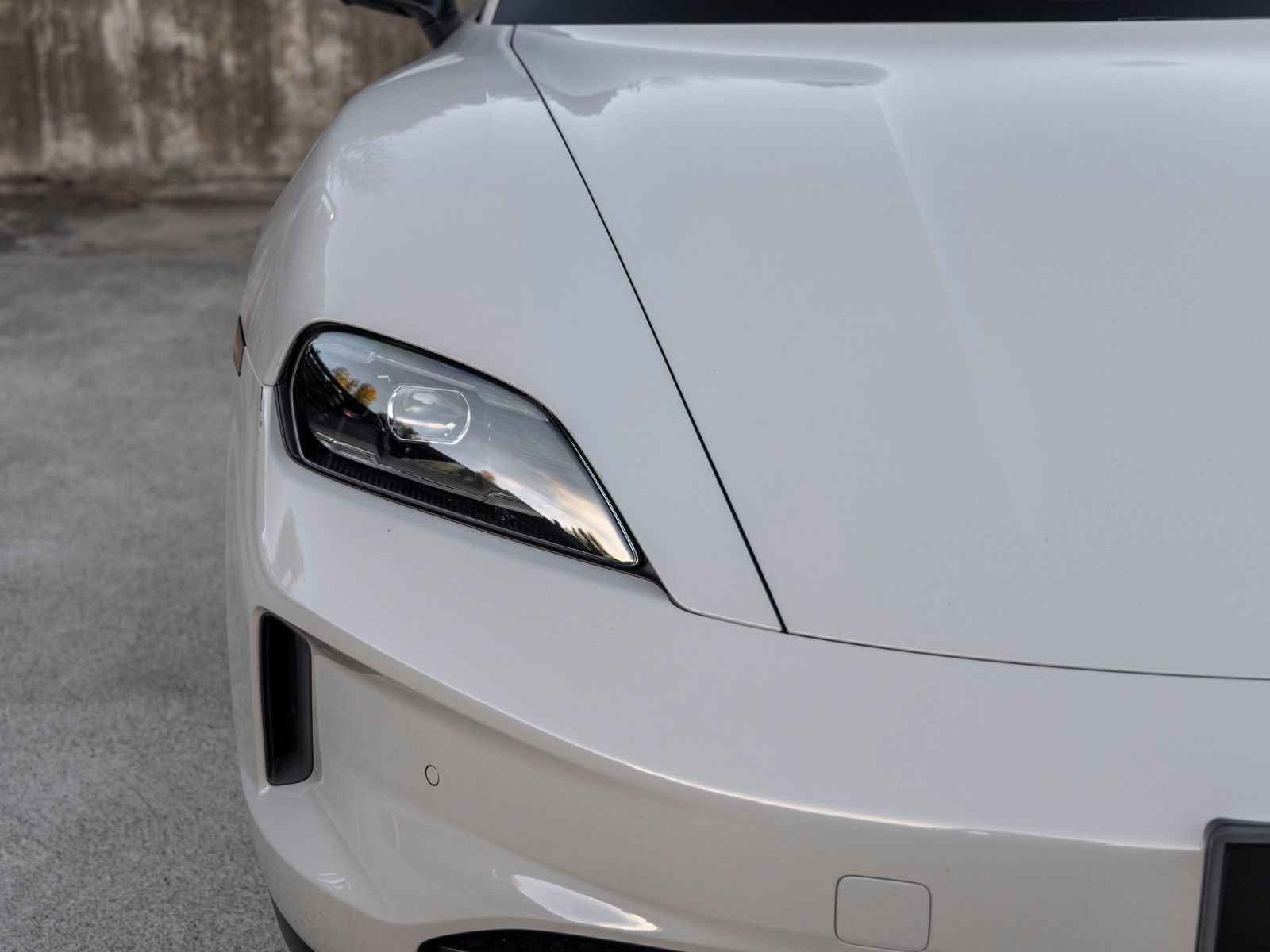 Certified 2025 Porsche Taycan AWD/4WD image 14