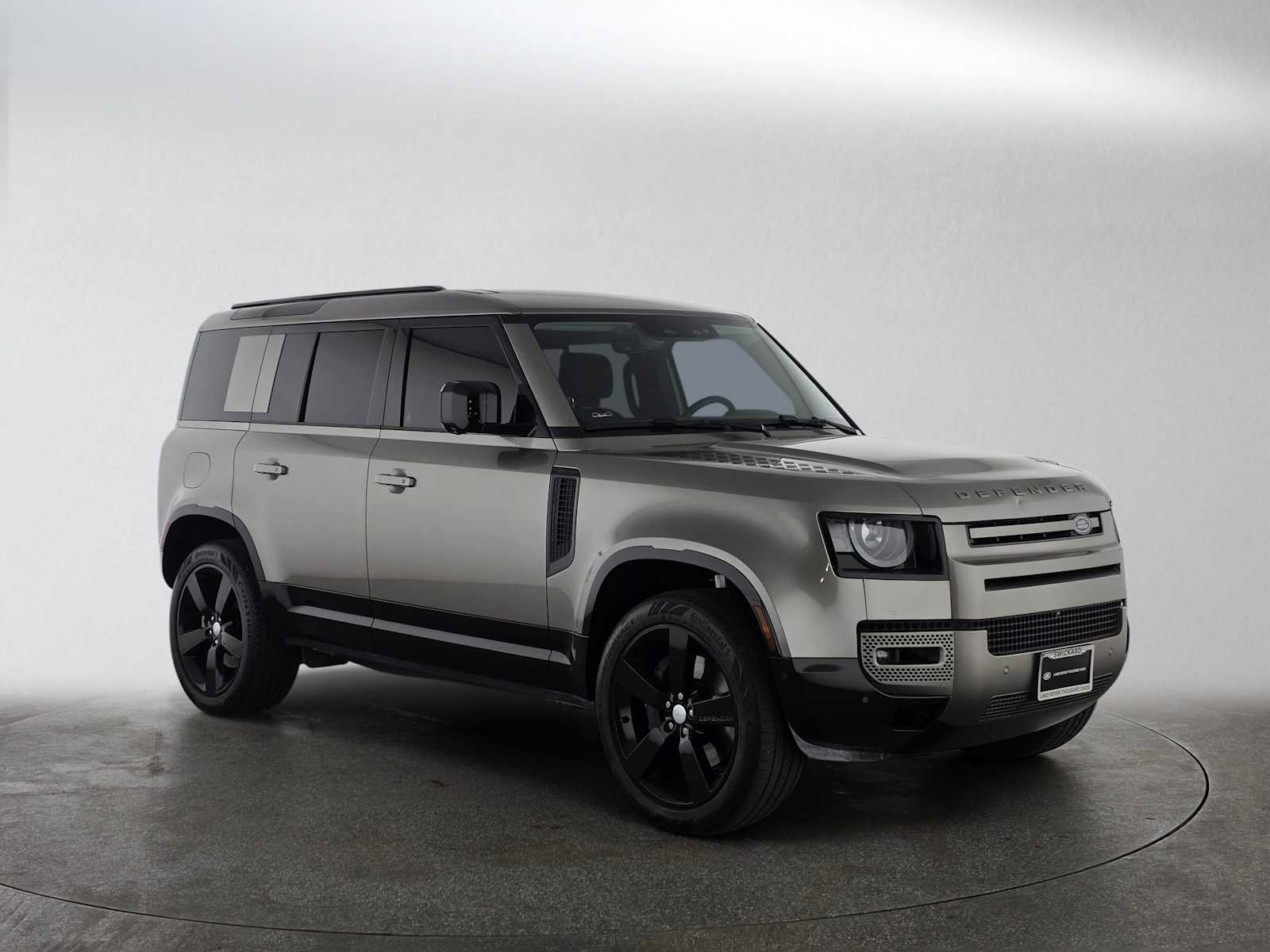 Used 2025 Land Rover Defender 110 X-Dynamic SE AWD/4WD image 7