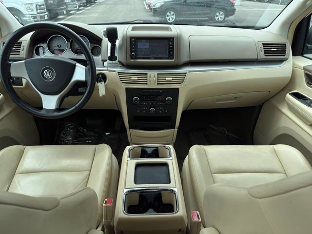 Used 2010 Volkswagen Routan SEL FWD image 13