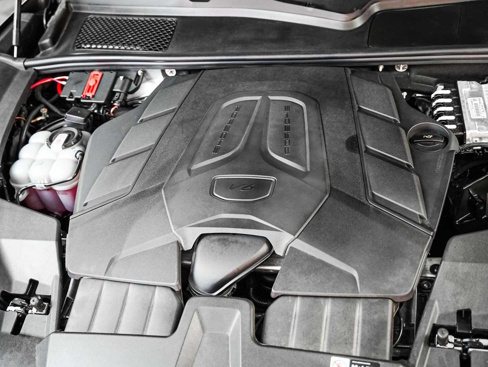 Used 2025 Porsche Cayenne image 12