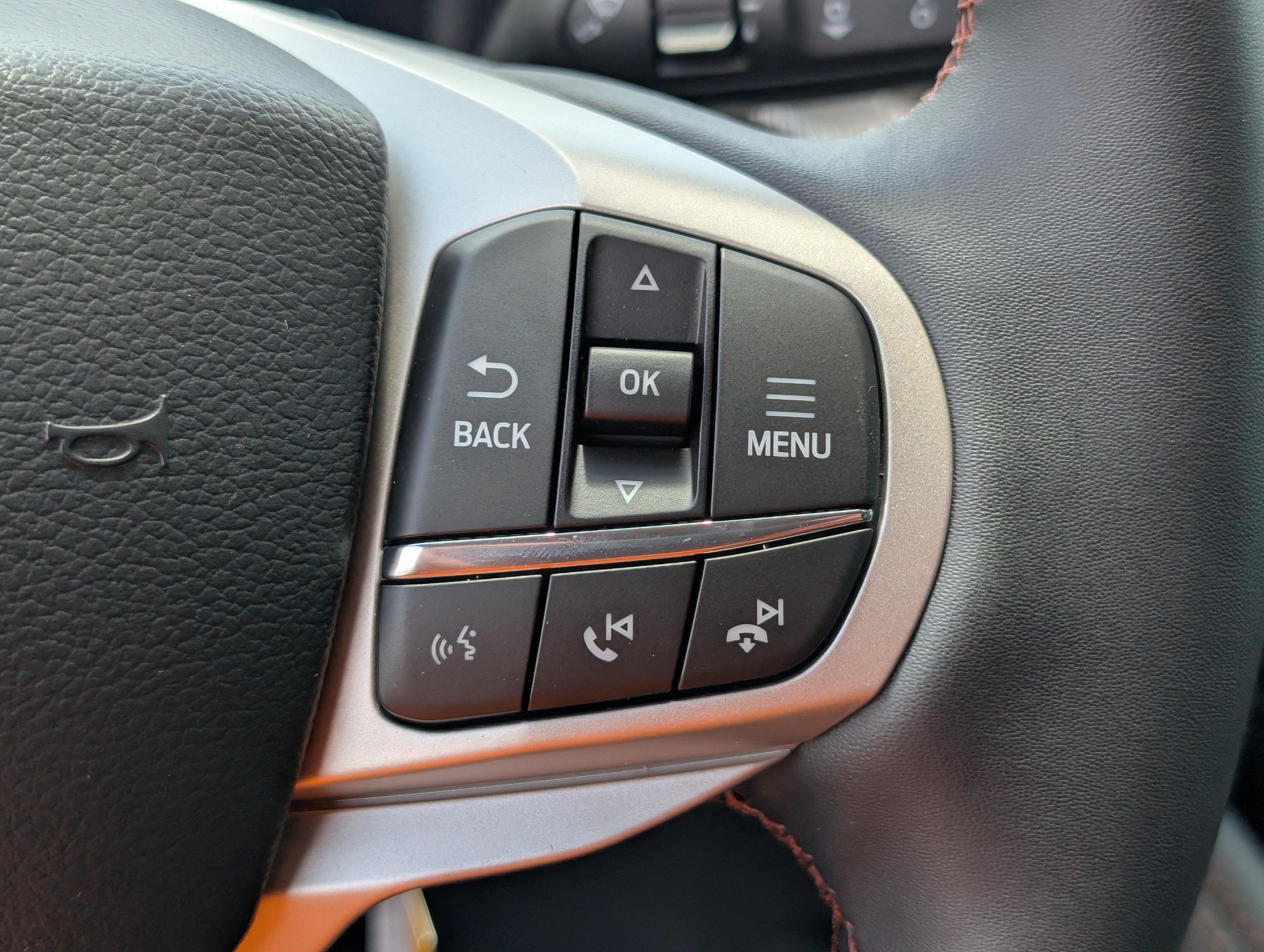 New 2026 Ford Explorer Active RWD image 21