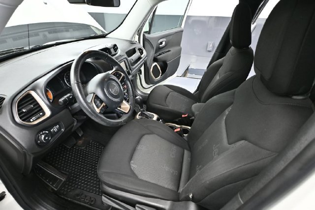 Used 2017 Jeep Renegade Latitude w/ Cold Weather Group AWD/4WD image 16