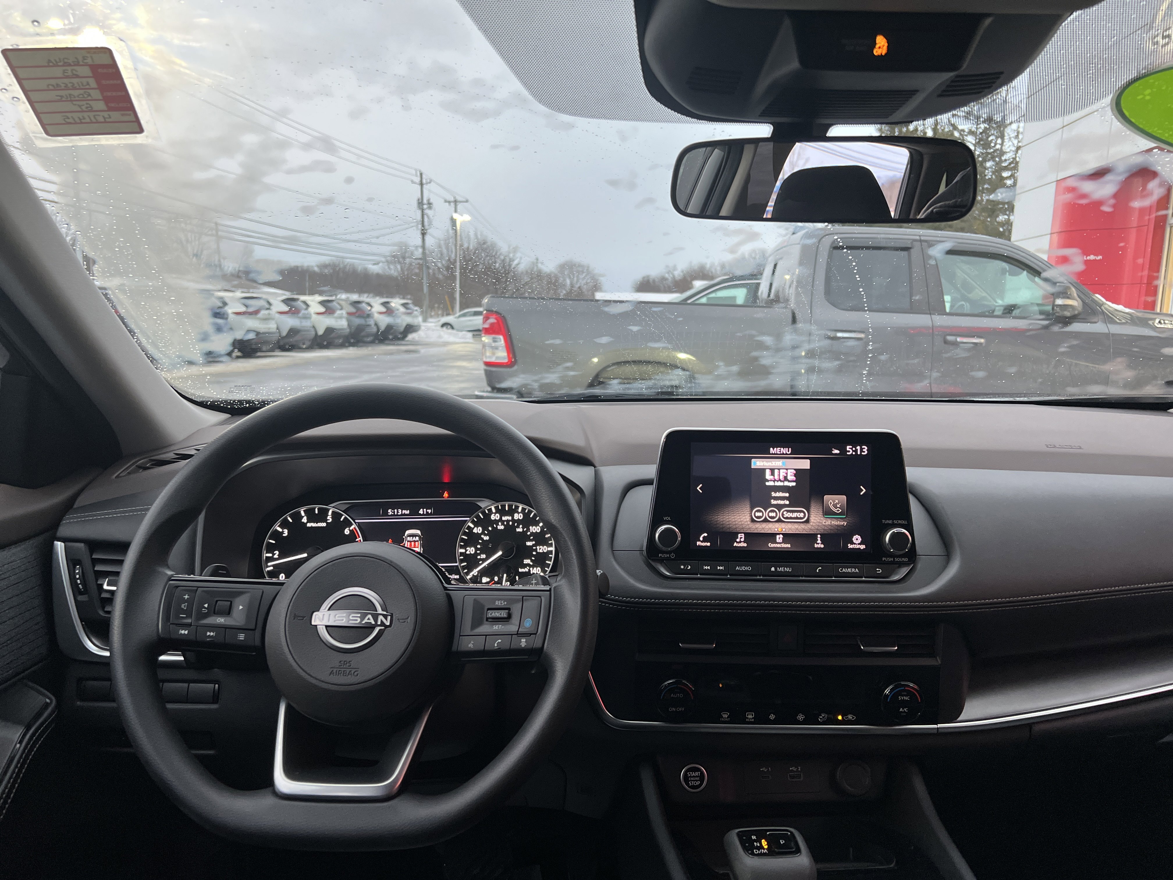 Used 2023 Nissan Rogue SV image 5