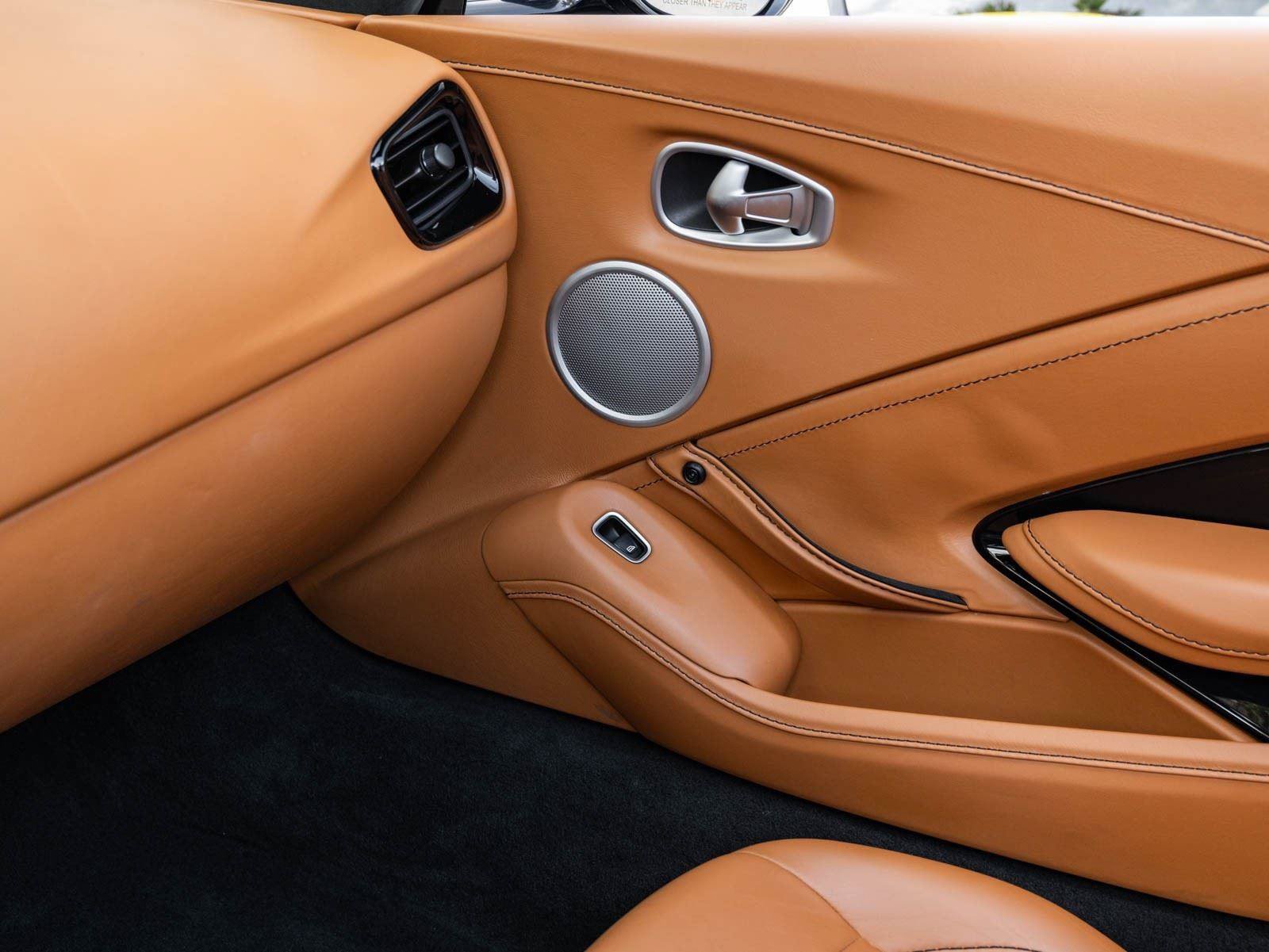 Used 2021 Aston Martin V8 Vantage Roadster RWD image 41