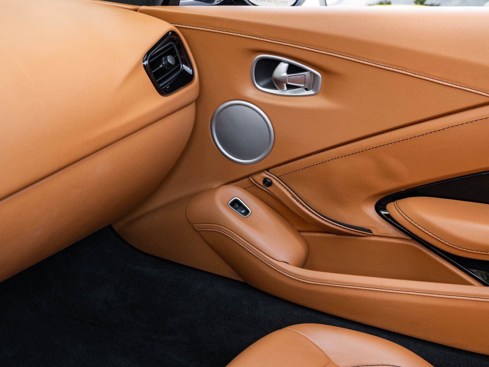 Used 2021 Aston Martin V8 Vantage Roadster image 41