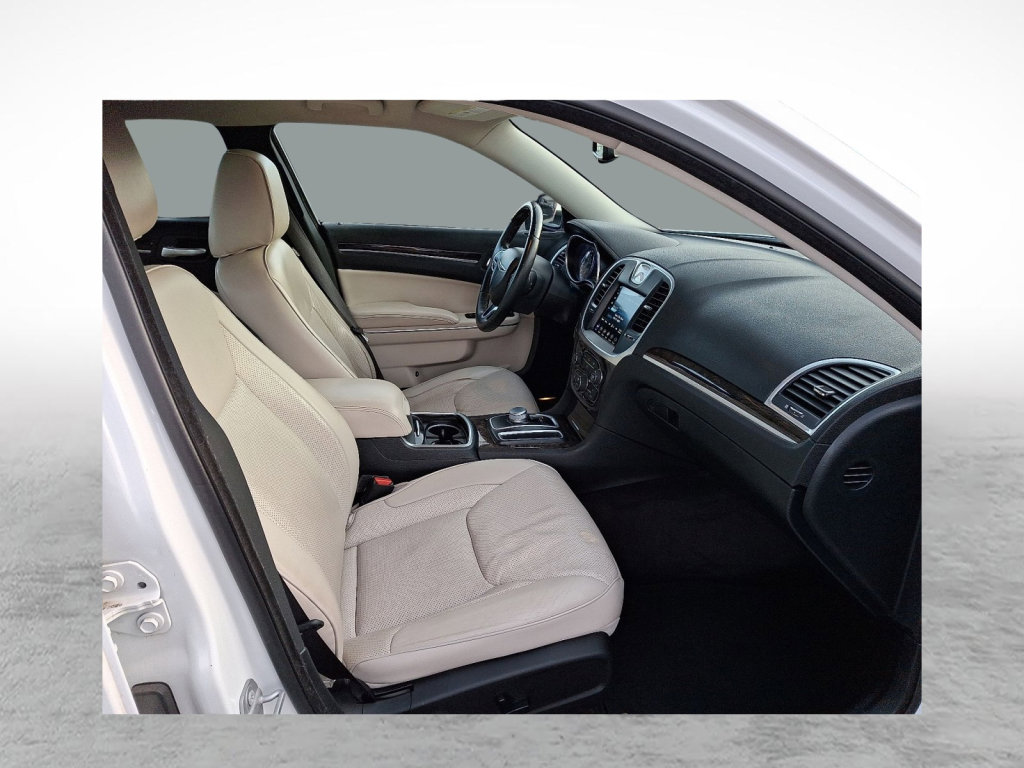 Used 2018 Chrysler 300 Limited image 11