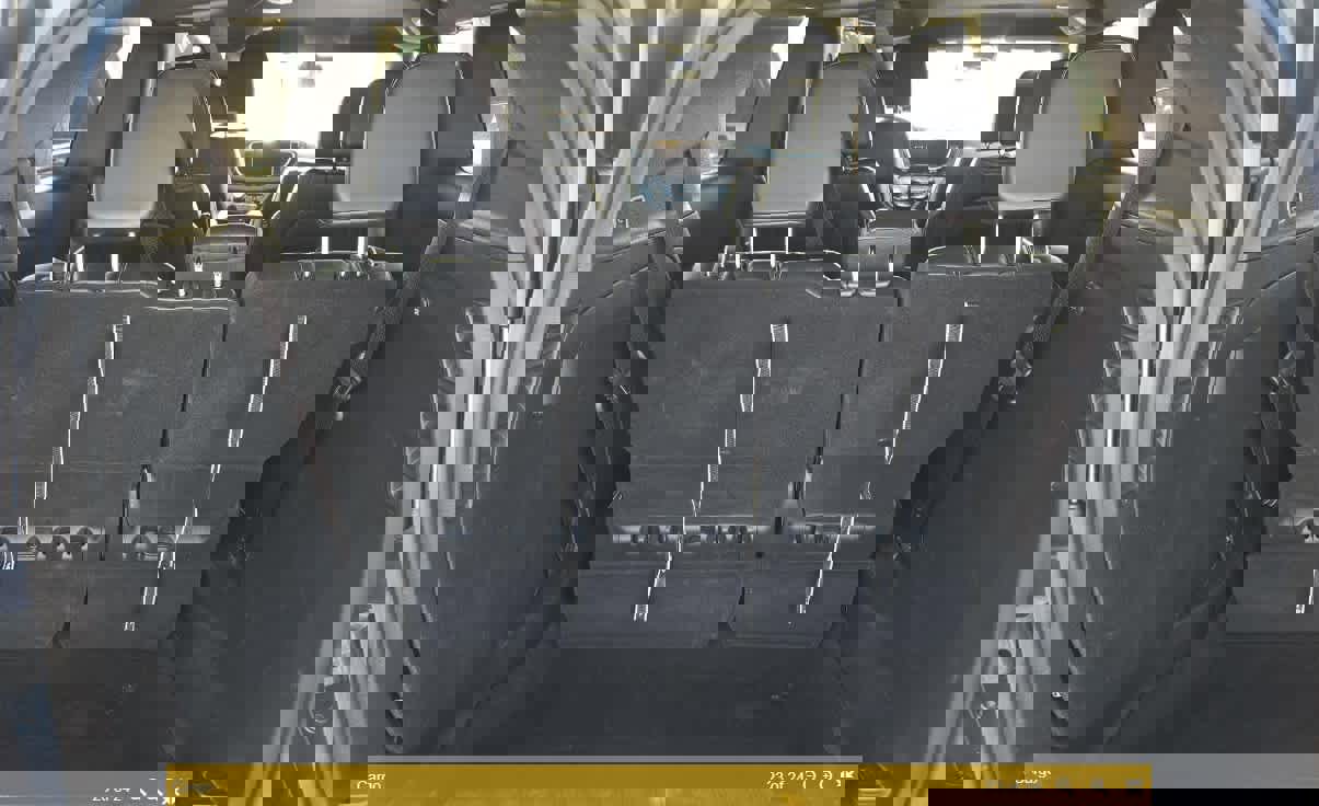 Used 2025 Chrysler Pacifica Select image 21