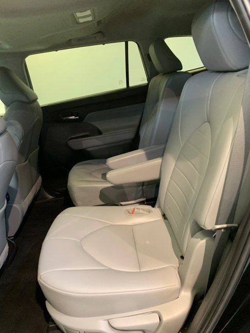 Used 2021 Toyota Highlander XLE AWD/4WD image 44