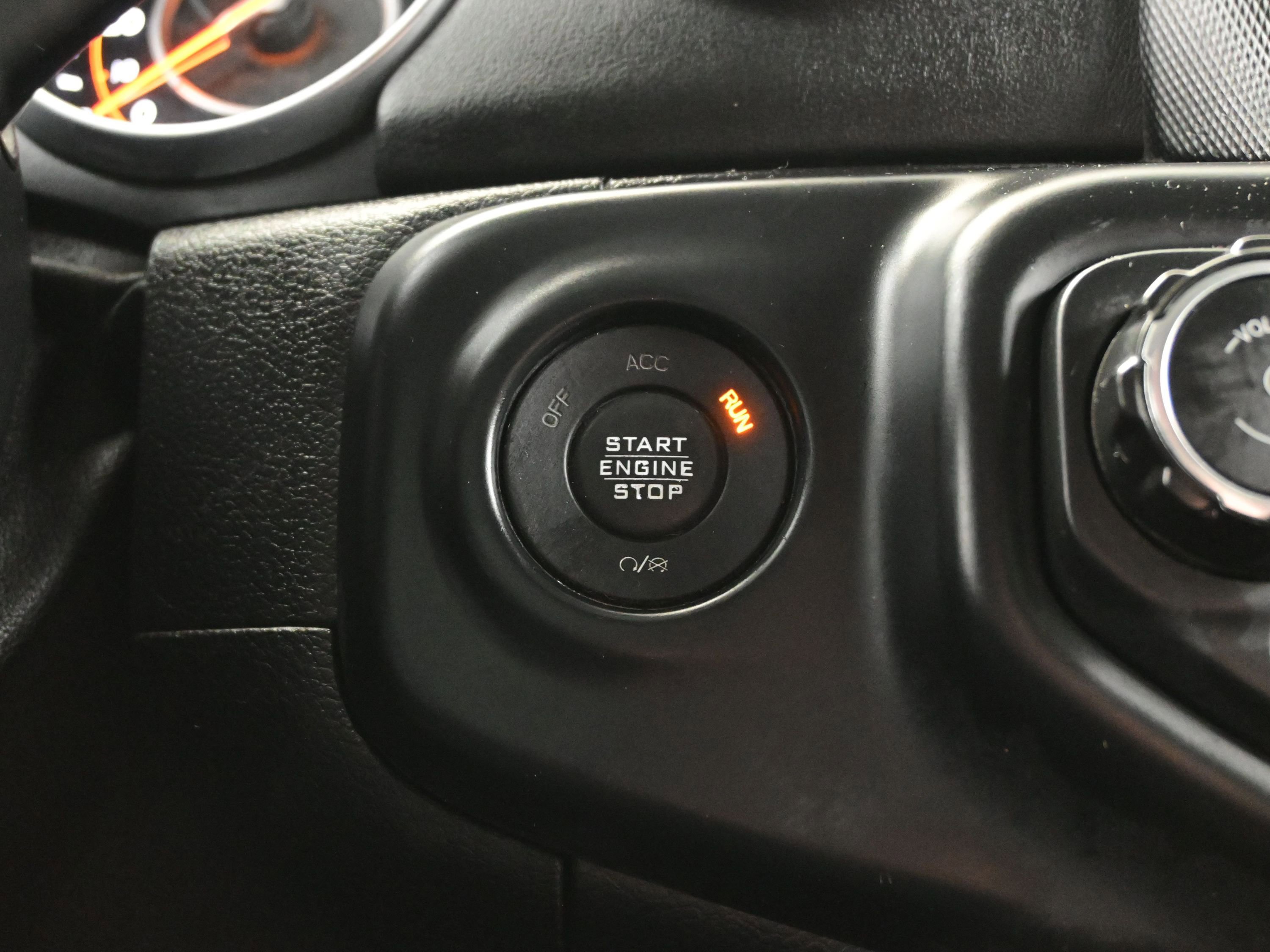 Used 2018 Jeep Wrangler Unlimited Sahara w/ Dual Top Group image 20