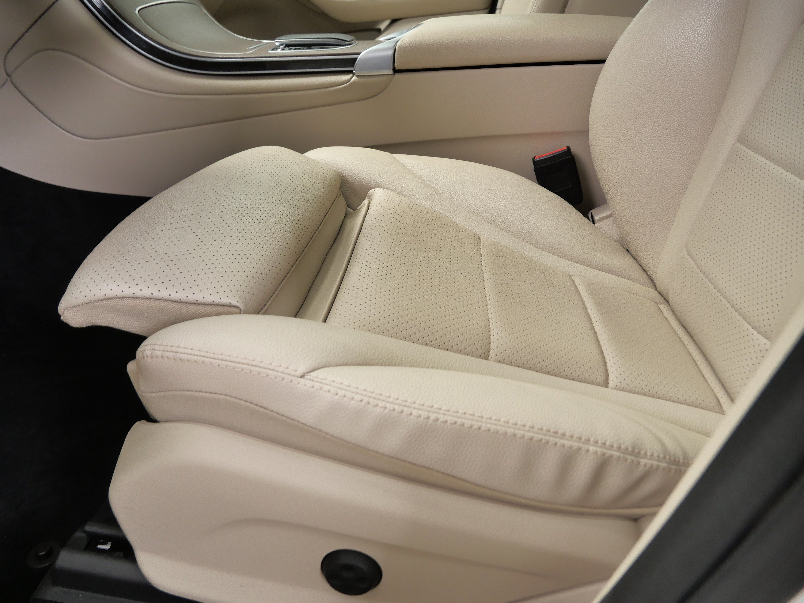Used 2021 Mercedes-Benz GLC 300 4MATIC image 18