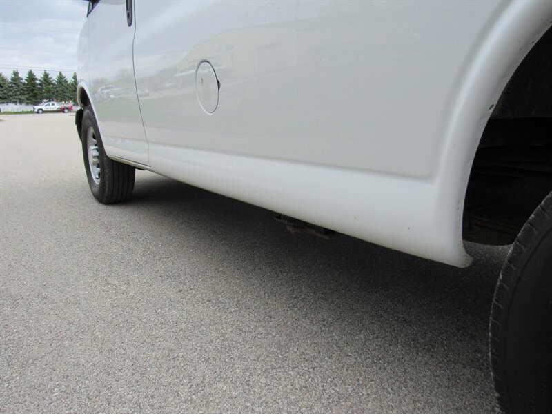 Used 2015 Chevrolet Express 2500 RWD image 8