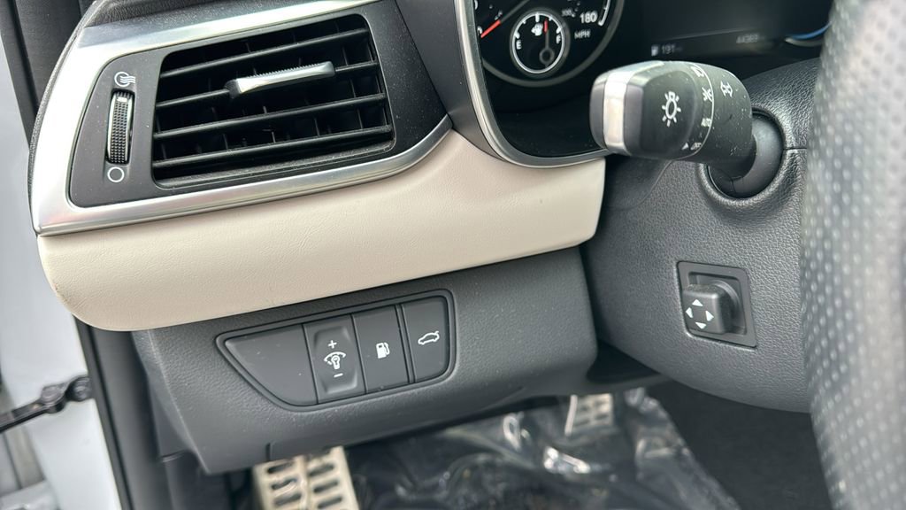 Used 2022 Genesis G70 3.3T w/ Sport Advanced Package image 22