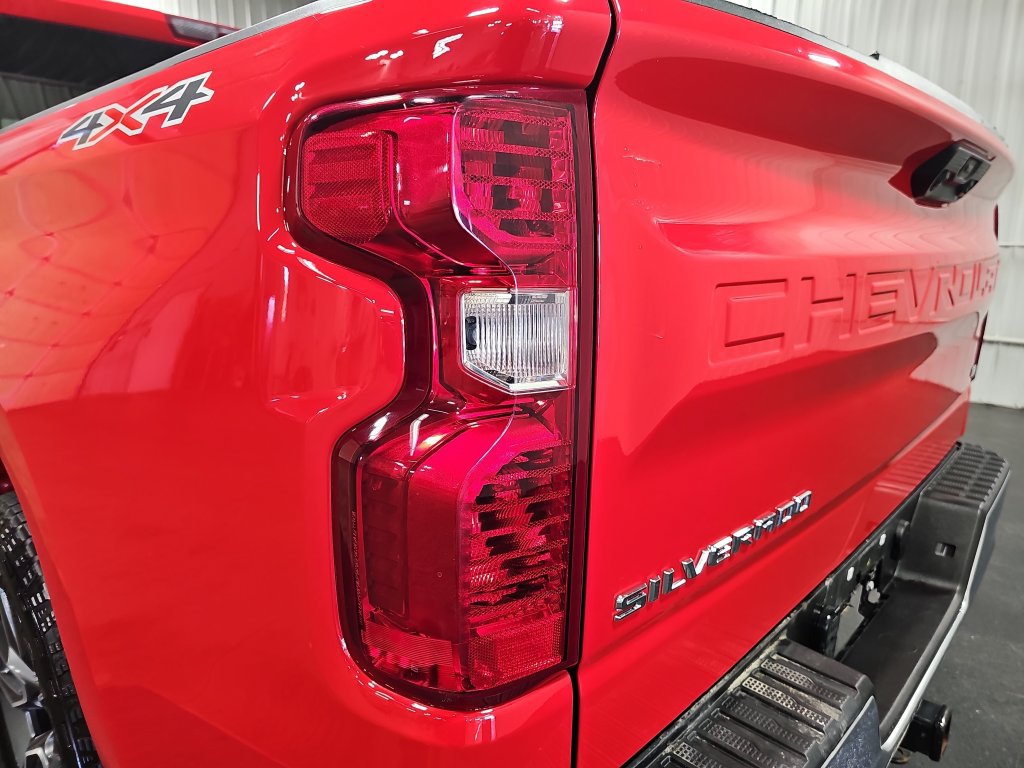 Used 2024 Chevrolet Silverado 1500 LT AWD/4WD image 34