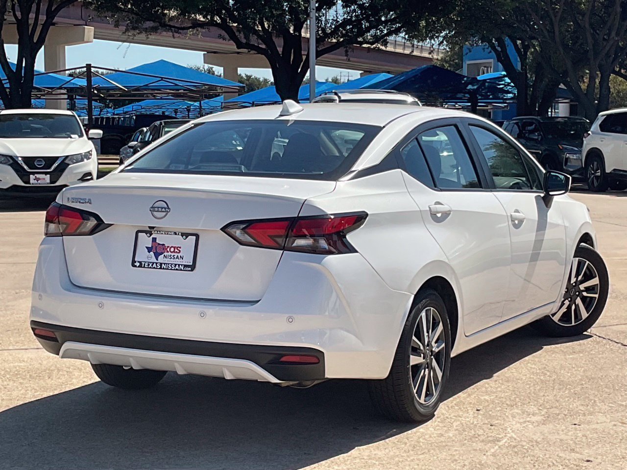 Used 2025 Nissan Versa SV FWD image 4
