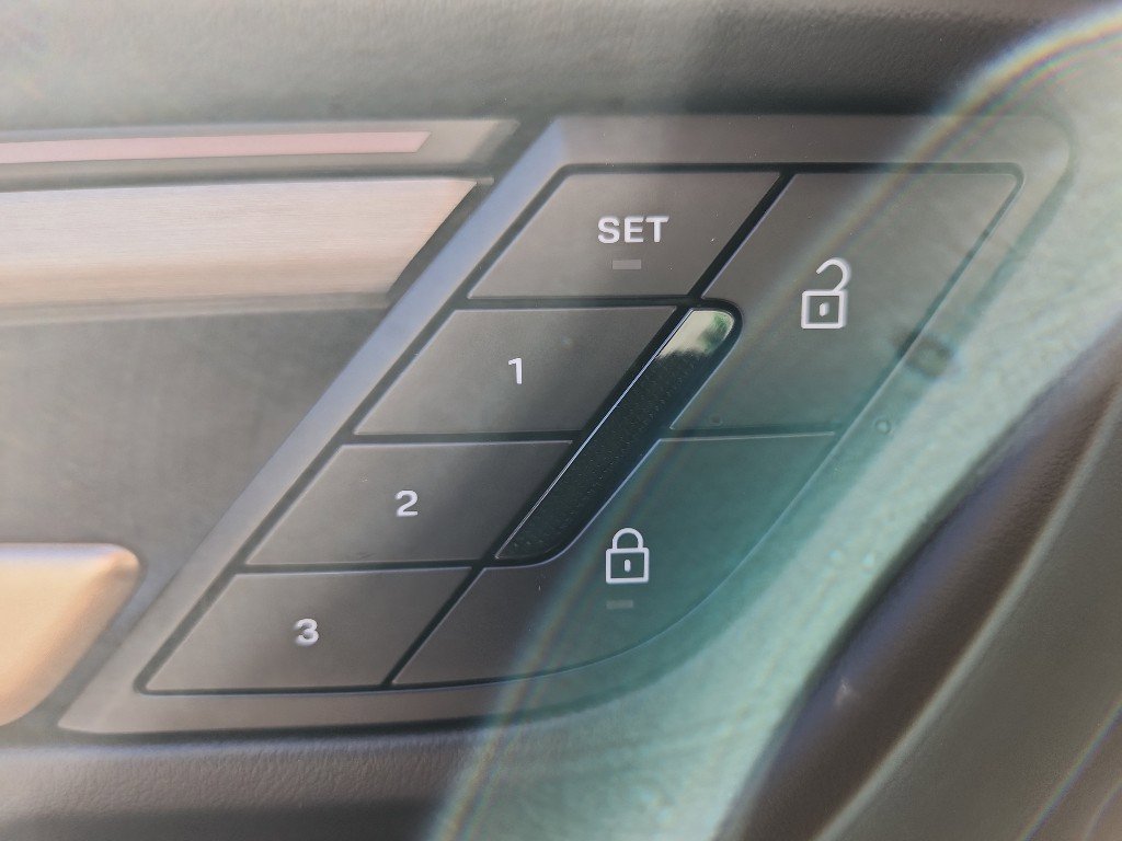 New 2026 Porsche Macan 4S Electric image 16