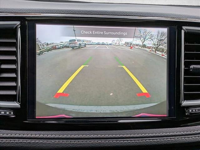 Used 2025 Chrysler Pacifica Limited image 13