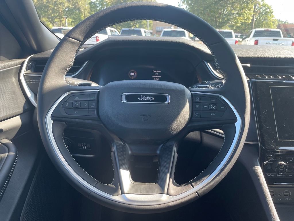 New 2025 Jeep Grand Cherokee L Laredo image 13