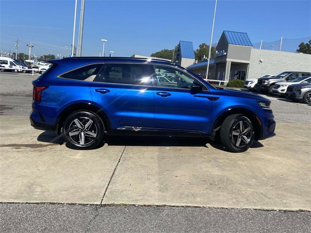 Used 2022 Kia Sorento S w/ Panoramic Sunroof Package image 2