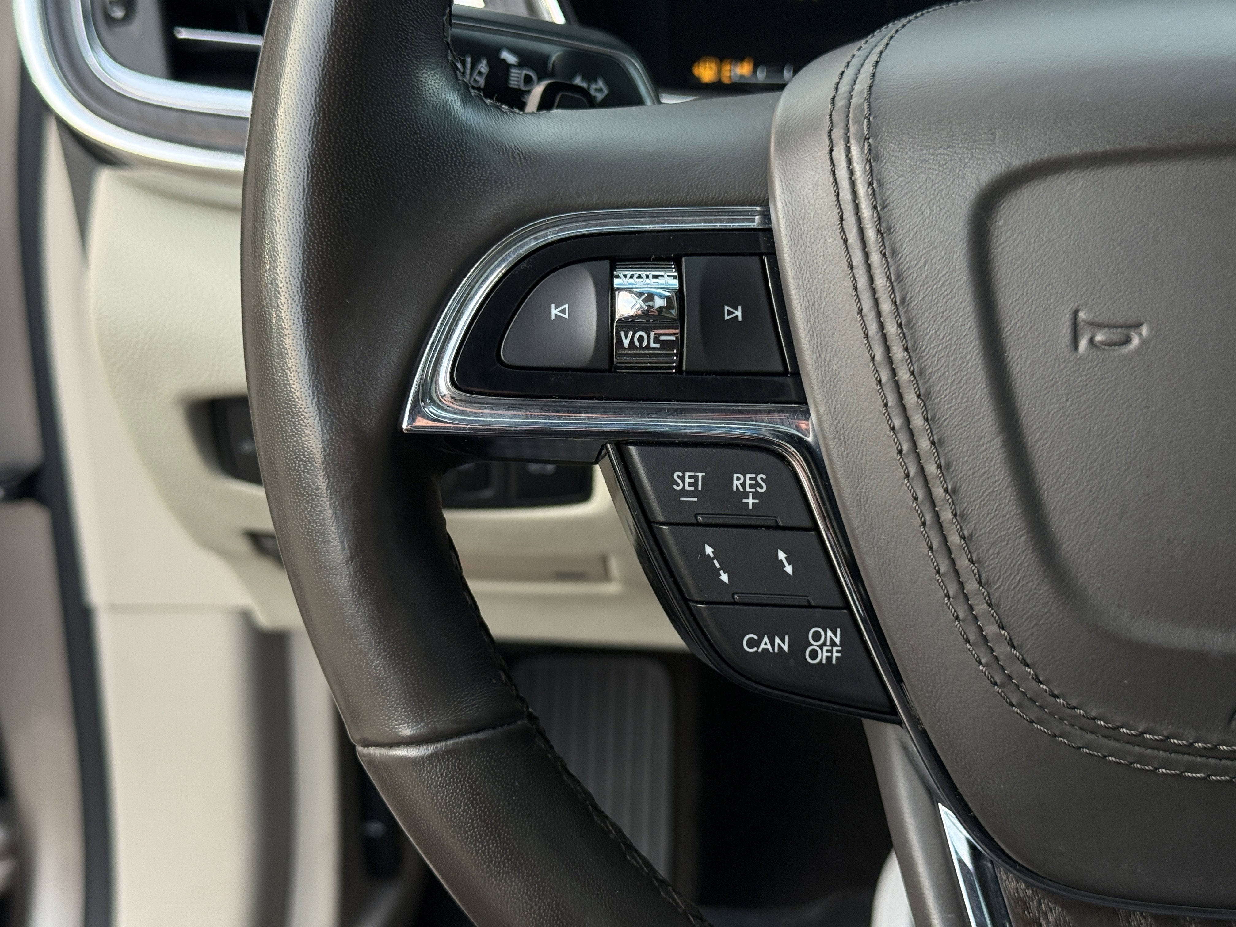 Used 2019 Lincoln Continental Select w/ Continental Climate Package image 19